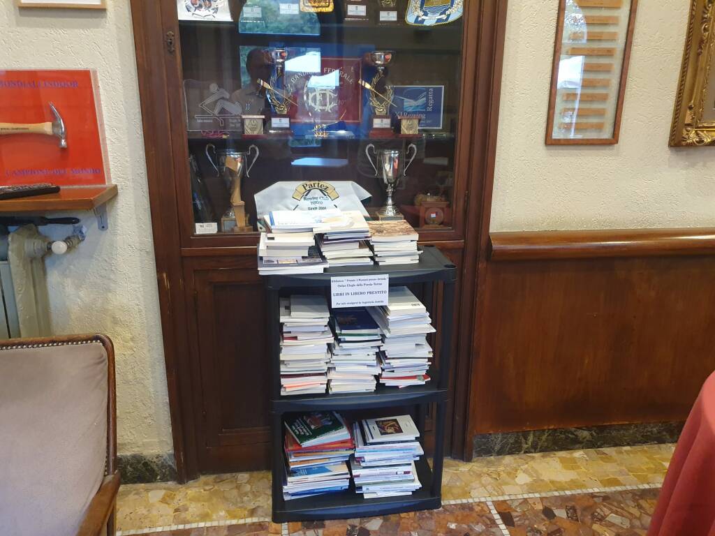 Il buschese Eros Pessina inaugura la biblioteca “I Murazzi” presso il Circolo Canottieri Armida