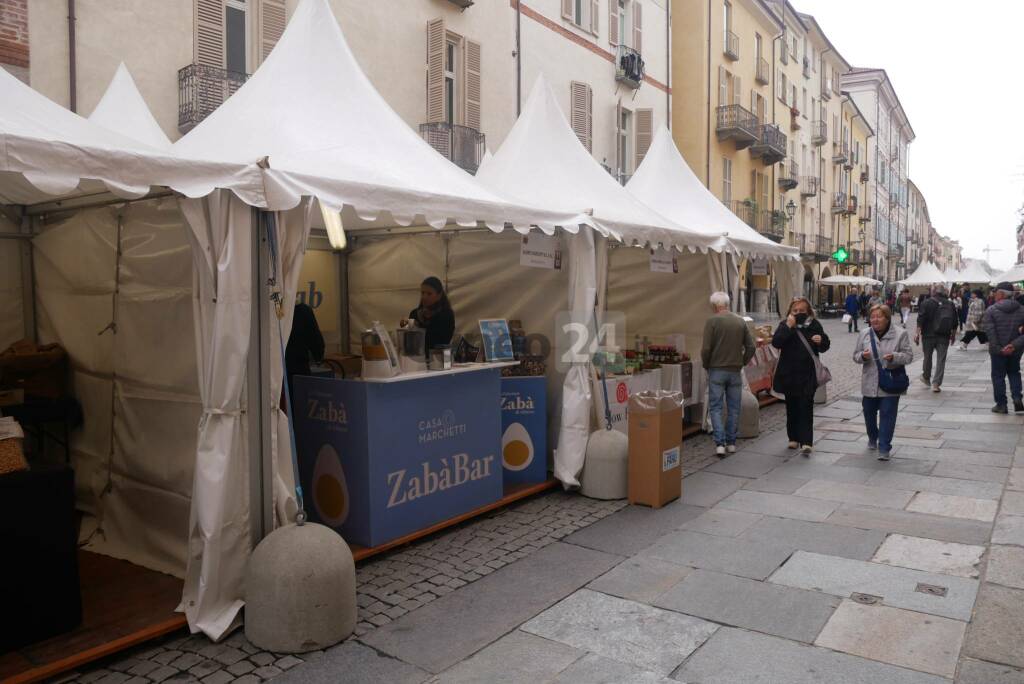 A Cuneo c&#8217;è la Fiera del Marrone: un giro tra gli stand di via Roma