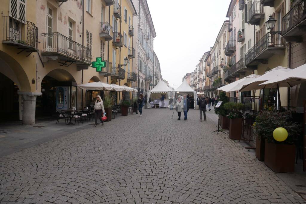 A Cuneo c&#8217;è la Fiera del Marrone: un giro tra gli stand di via Roma