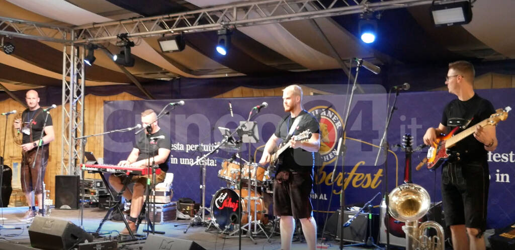 Stasera al Paulaner Oktoberfest di Cuneo protagonista la bavarese Juhej Band