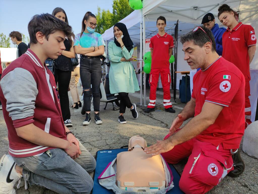 “Staffetta del Cuore”: la Croce Rossa di Alba in piazza con le manovre salvavita