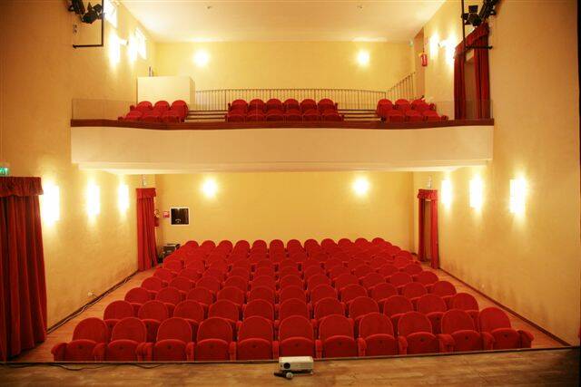 Jacopo Fo inaugura la nuova stagione teatrale “Il teatro fa il suo giro” al civico di Busca