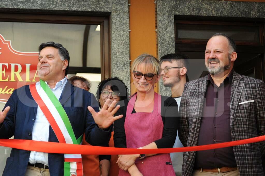 Pianfei, inaugurazione della macelleria Garelli: le immagini