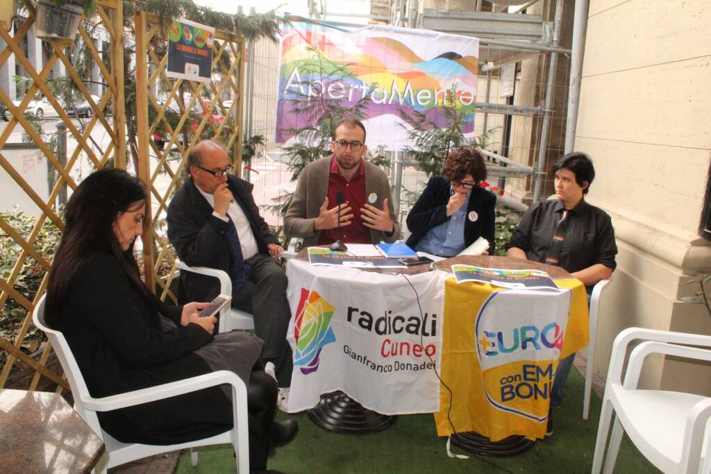 I radicali cuneesi presentano sei petizioni per le città di Cuneo, Fossano ed Alba