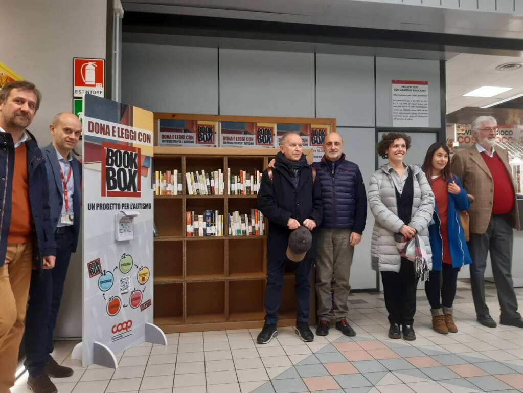 All’Ipercoop di Cuneo un’area di book crossing gestita da ragazzi autistici
