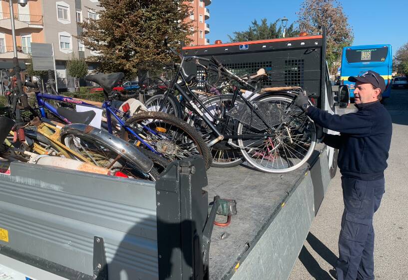 Savigliano, rimosse quasi 30 biciclette abbandonate