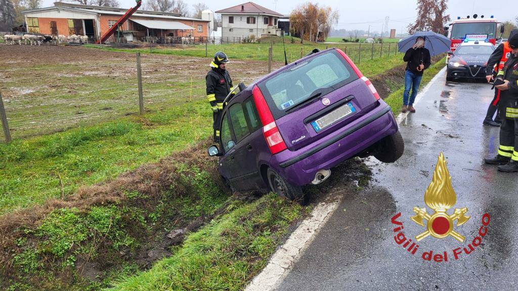 Due incidenti in via Torino a 200 metri di distanza: ci sono feriti ma non gravi