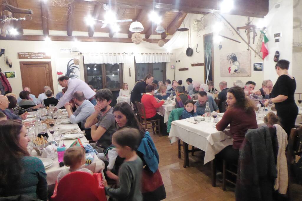 In tanti alla cena sociale del “Birùn” aspettando il Natale peveragnese