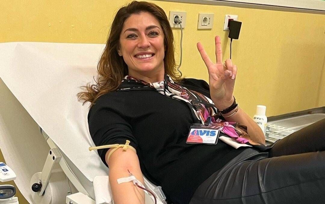 Elisa Isoardi dona il sangue nel giorno del suo 40emo compleanno