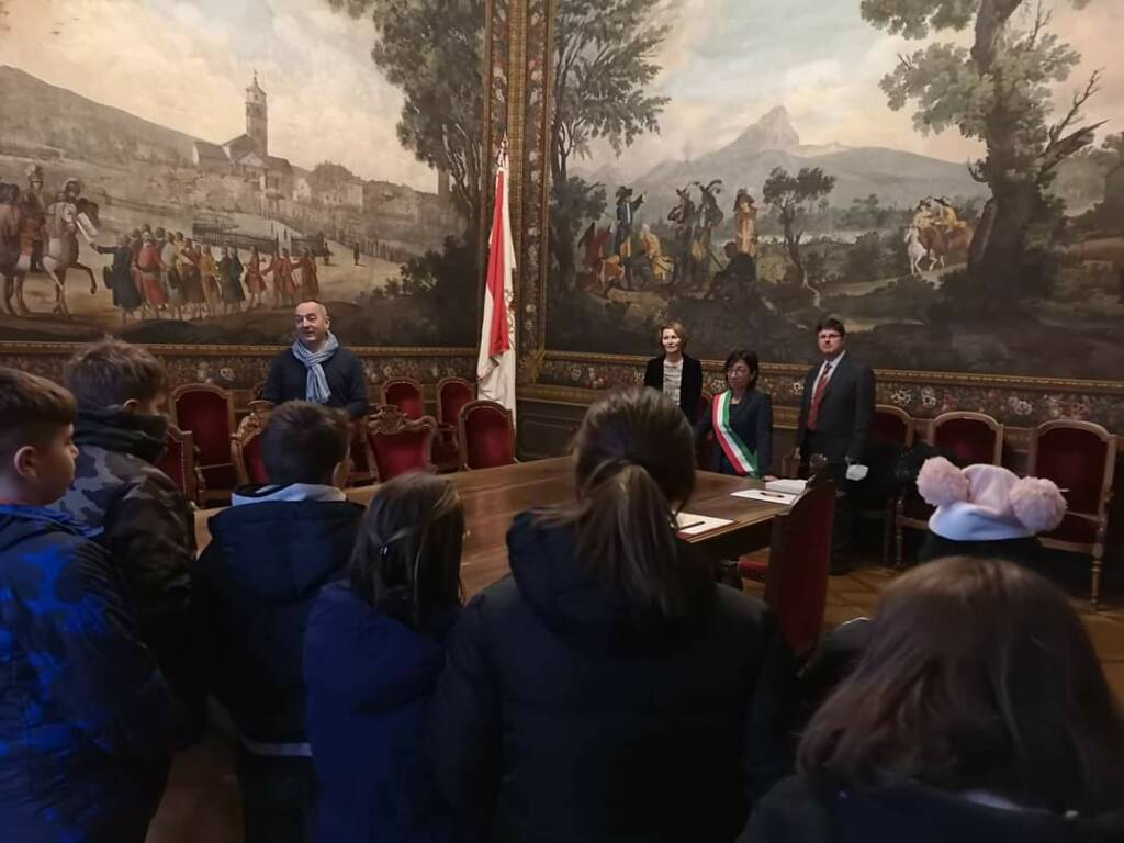 La primaria di Roata Rossi in visita al Municipio di Cuneo