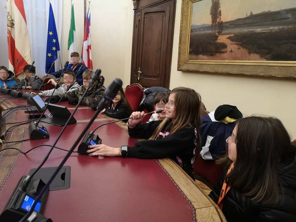 La primaria di Roata Rossi in visita al Municipio di Cuneo