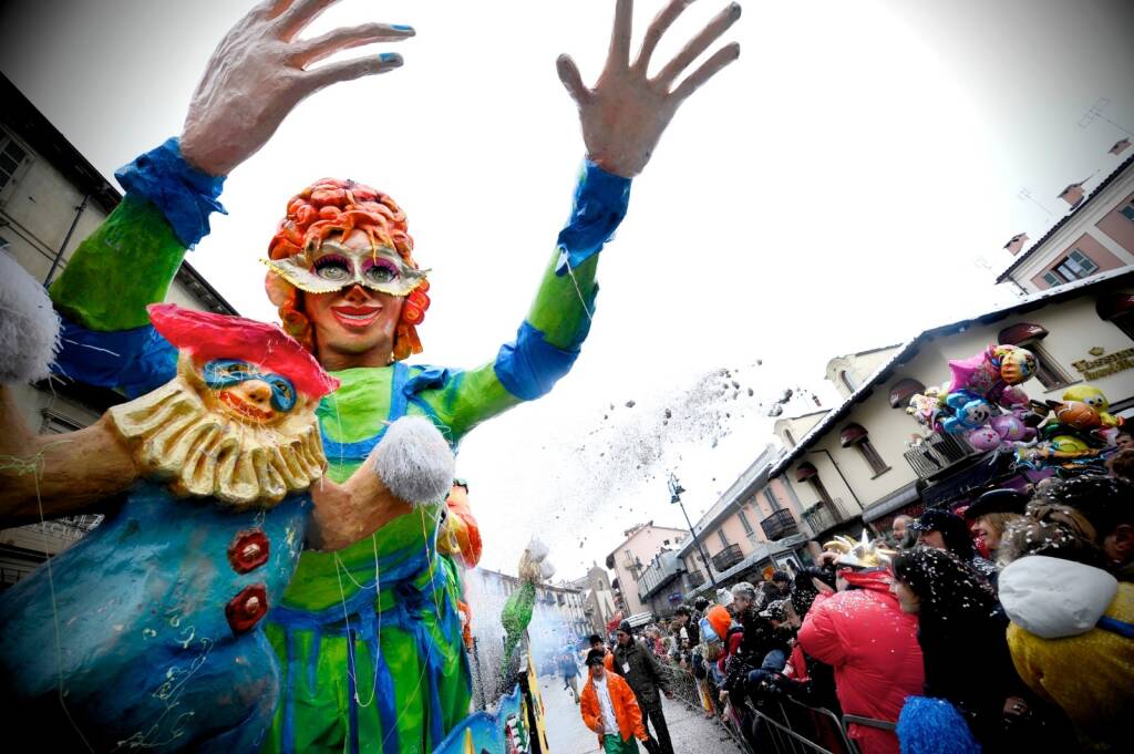 A Saluzzo si accende il Carnevale: investitura della Castellana, veglione in maschera e sfilata degli oratori
