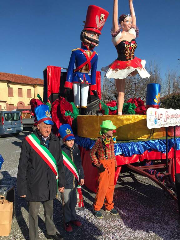 Verzuolo ha festeggiato il carnevale dei bambini con il carro “Lo Schiaccianoci”