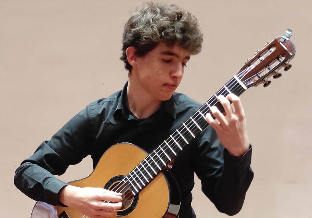 Chitarrista 18enne del liceo musicale di Cuneo vince il concorso “Davide Lufrano Chaves” a Prato