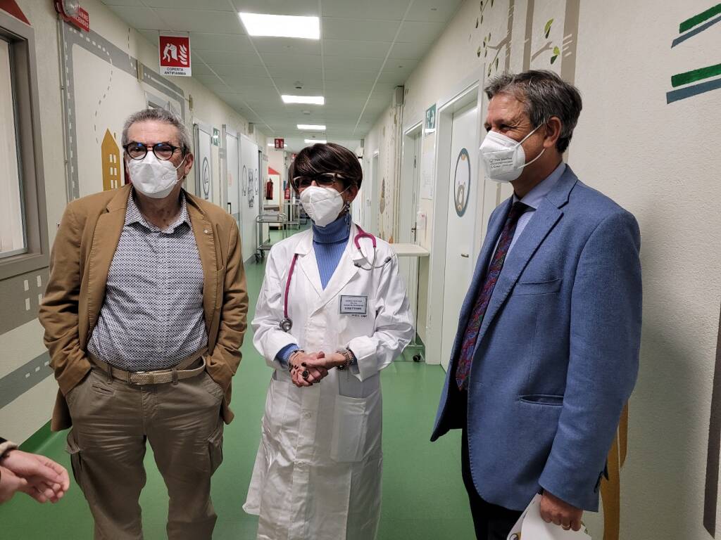 Il sindaco di Savigliano in visita alla Pediatria del SS. Annunziata