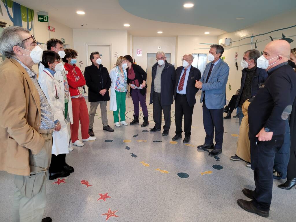 Il sindaco di Savigliano in visita alla Pediatria del SS. Annunziata