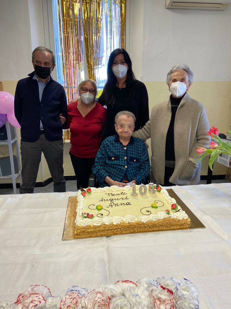 Bra, nonna Anna festeggia 104 anni nella casa di Riposo “Montepulciano”