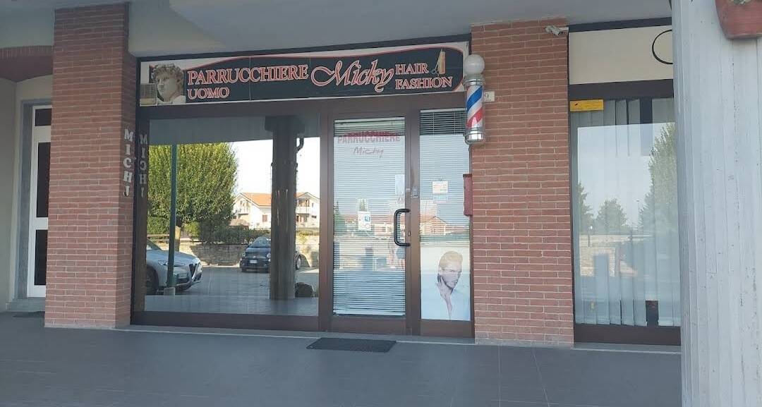 Bagnolo Piemonte, il “Parrucchiere Micky” chiude dopo 50 anni