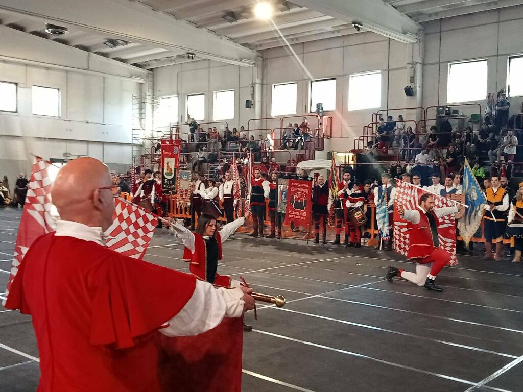 Gli sbandieratori e musici di Borgo San Martino Saluzzo al XV torneo dell’Aquila Bianca di Ferrara