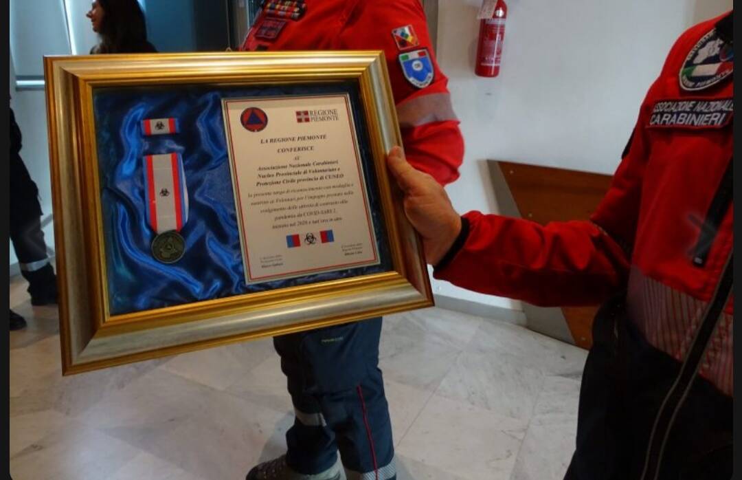 Consegnati i riconoscimenti della Regione Piemonte all’Associazione Nazionale Carabinieri, Nucleo provinciale di Volontariato e Protezione civile cuneesi