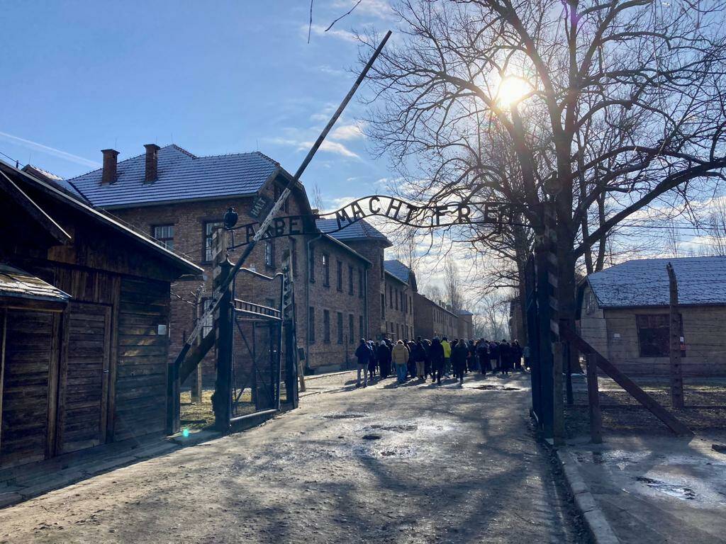 Alba, sindaco e studenti nel viaggio della memoria ai campi di sterminio di Auschwitz e Birkenau