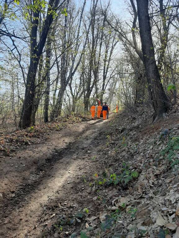 L’ Aib Peveragno e l’Aib Chiusa Pesio hanno pulito la pista forestale che da Montefallonio porta alle Peschiere