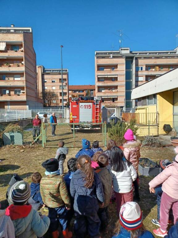 I Vigili del Fuoco protagonisti di dimostrazioni nelle scuole dell’infanzia di Cerialdo, Confreria e Ronchi