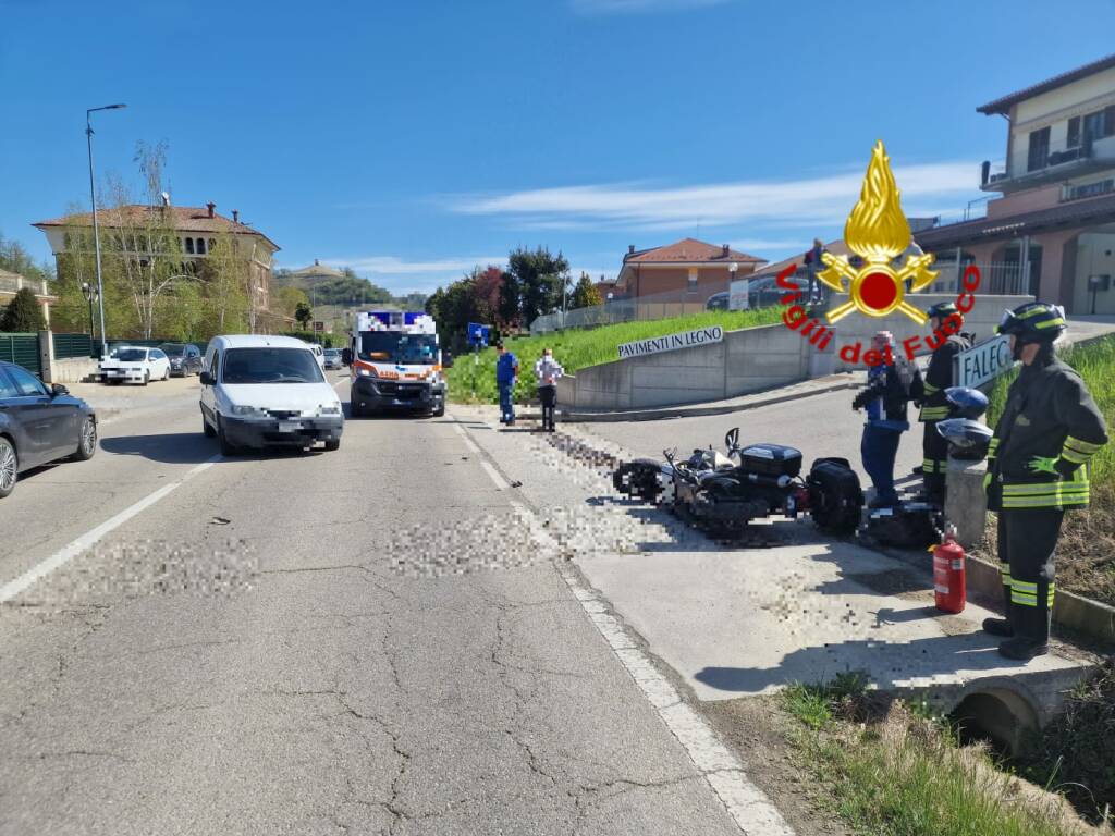 Vezza d’Alba, incidente tra auto e moto