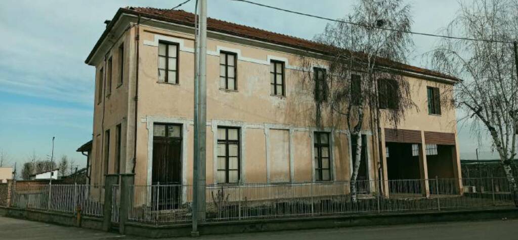 “La piazza che non c’è”, una nuova vita per l’ex scuola elementare di Monsola di Villafalletto