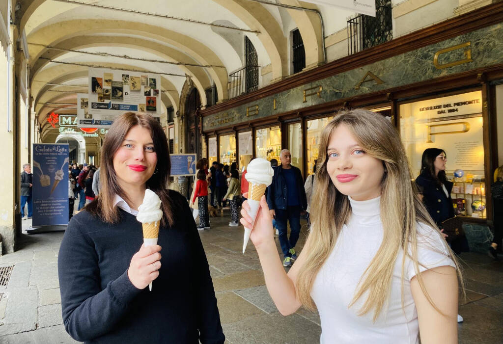 Il “mitico” gelato di latte di Biraghi spopola in piazza San Carlo a Torino