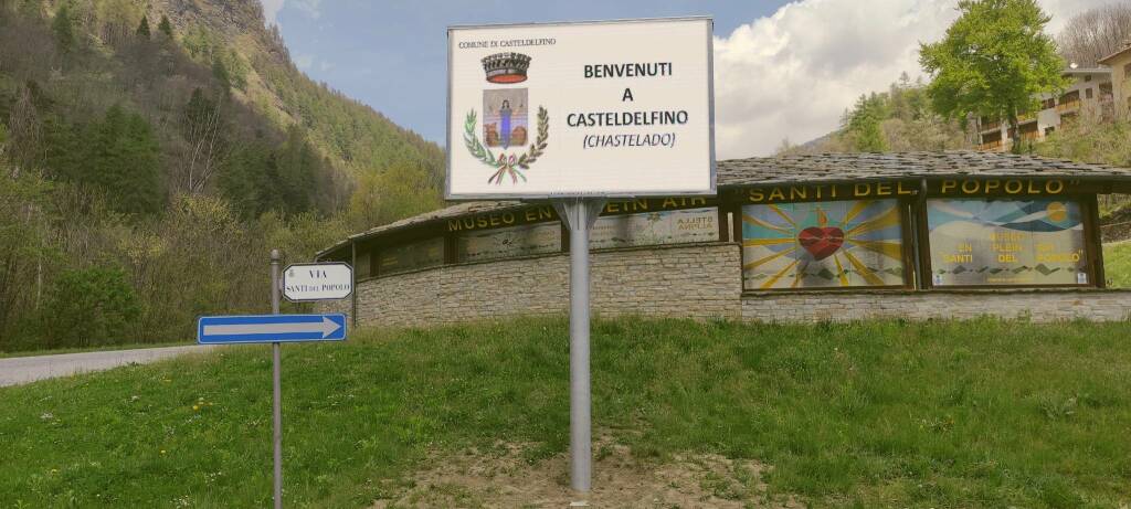 A Casteldelfino installato un nuovo maxischermo per le informazioni