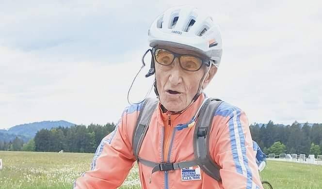 Il chiusano Giuseppe Anfossi, classe 1933, è campione del mondo di Orienteering in bici