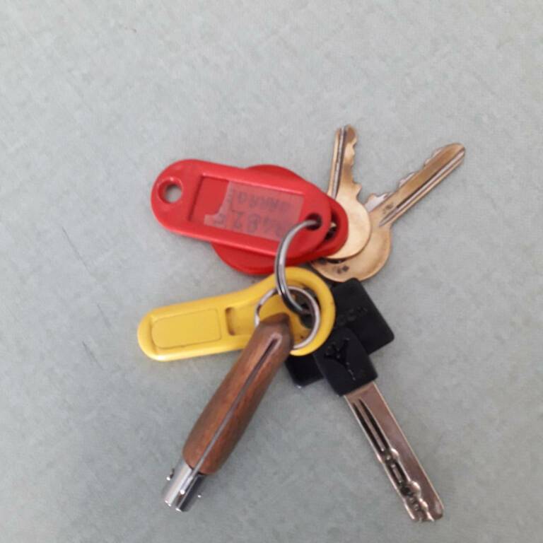 Beinette, ritrovato mazzo di chiavi alla scuola media