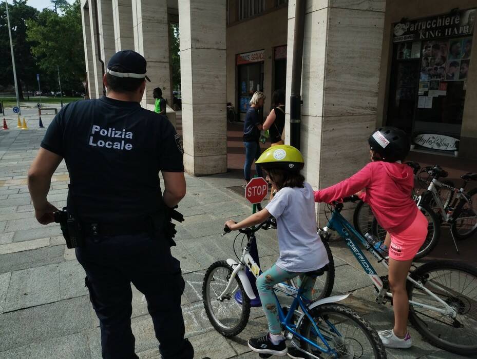 Polizia Locale Cuneo, contrasto ad alcol e droghe alla guida e sicurezza stradale per i bambini