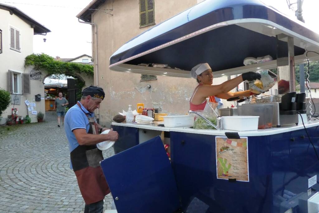 A Peveragno il Bric a Brac nel “Garden Bistrot” con street food