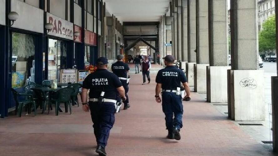 Cuneo, controlli a tappeto della Polizia Locale nell’area di Movicentro e Corso Giolitti