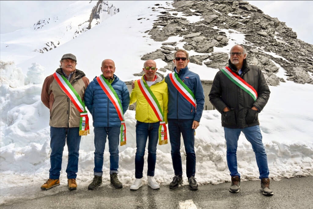 Riaperta la strada del Colle dell’Agnello: amministratori ai 2.744 metri del valico