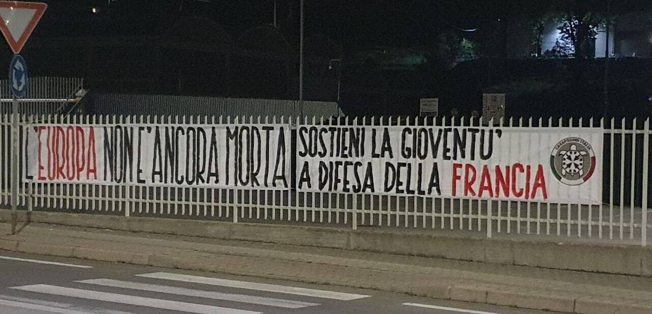 A Cuneo ed Alba striscioni di CasaPound a sostegno dei francesi contro le rivolte delle banlieu