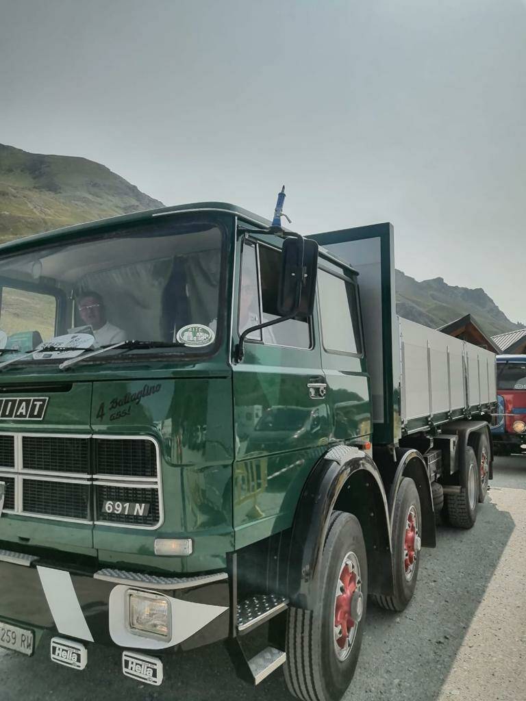 I camion che hanno fatto la storia italiana sui tornanti del Colle della Maddalena