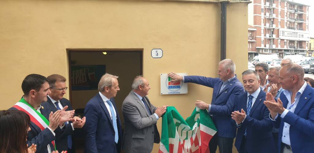 Fossano, il ministro Zangrillo ha inaugurato la 1ª sede italiana di Forza Italia dedicata a Berlusconi