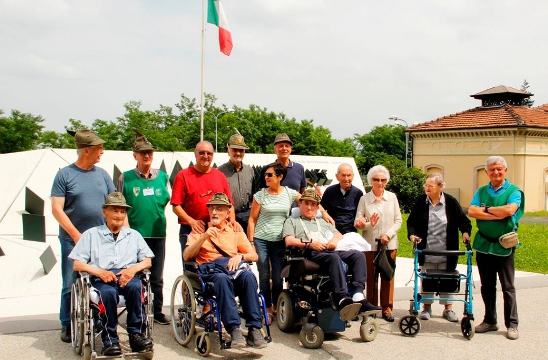 Visita anziani della RSA di Cervasca al Memoriale della “Cuneense”