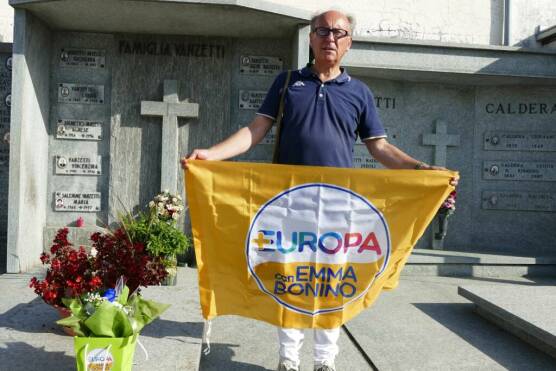 Sacco e Vanzetti, fiori di +Europa su tomba a Villafalletto: “innocenti per la libertà”
