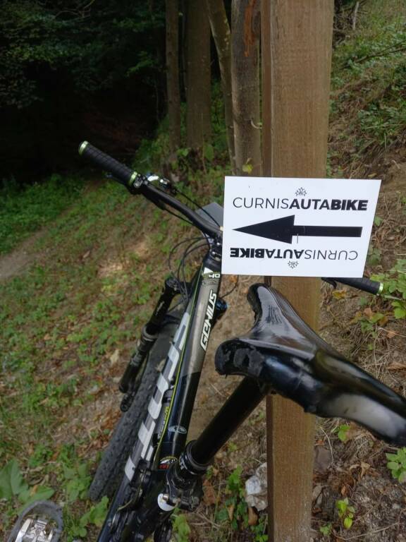 Ignoti manomettono cartelli sul percorso della Curnis Auta Bike