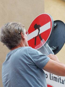 Arriva anche a Cuneo la street art dell’artista internazionale Clet Abraham