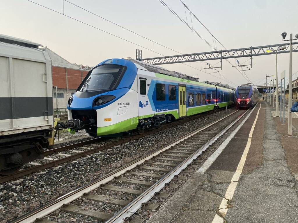 Trasportato a Milano il primo treno ad idrogeno prodotto dalla Alstom di Savigliano
