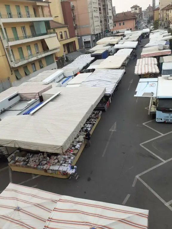 Il “nuovo” mercato di Verzuolo in Piazza Martiri