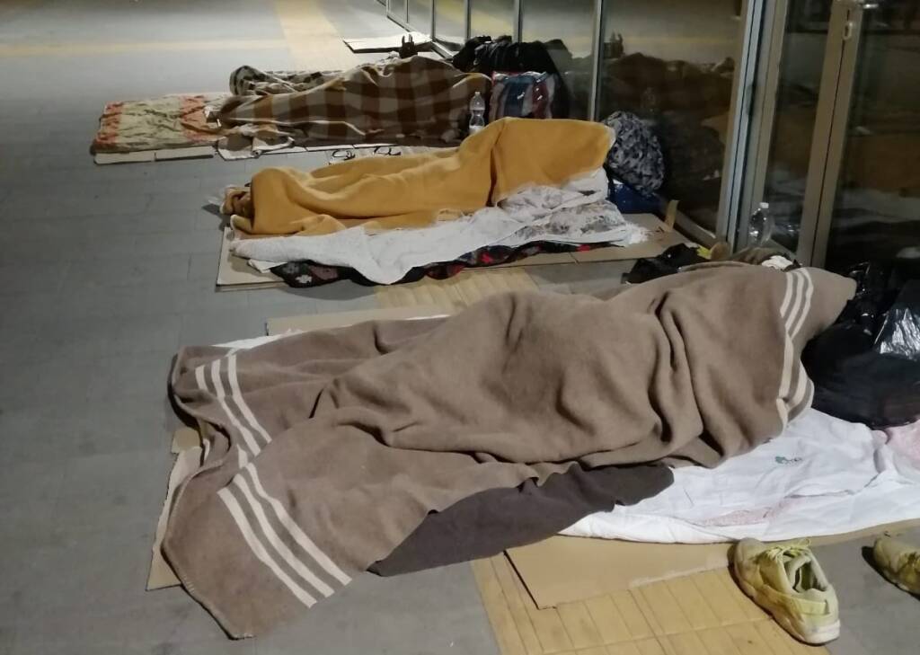 Nella notte di Don Oreste Benzi tante coperte colorate per i senzatetto cuneesi