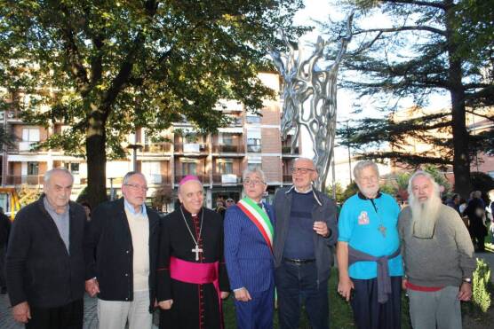 Ad Alba inaugurata una scultura in memoria di don Paolo Tablino