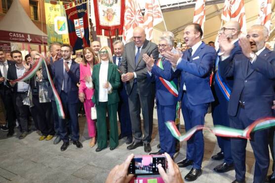 Alba, il ministro Guido Crosetto ha tagliato il nastro della 93esima Fiera internazionale del Tartufo Bianco d’Alba