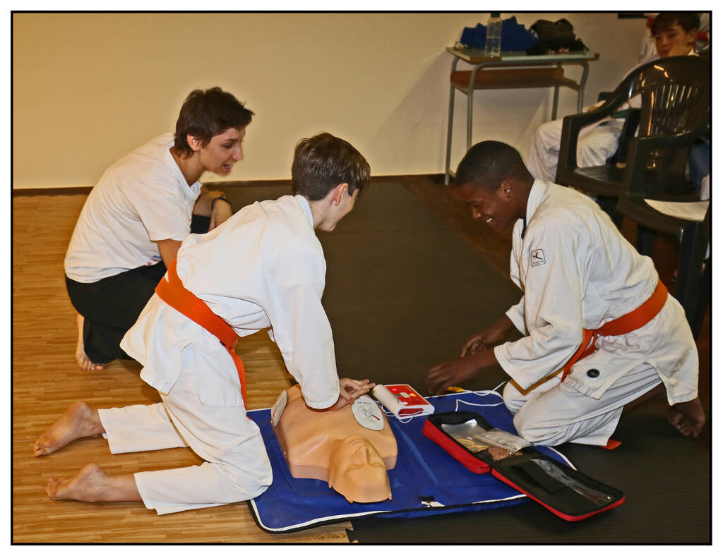 battikuore dimostrazione defibrillatore dae yamato judo boves